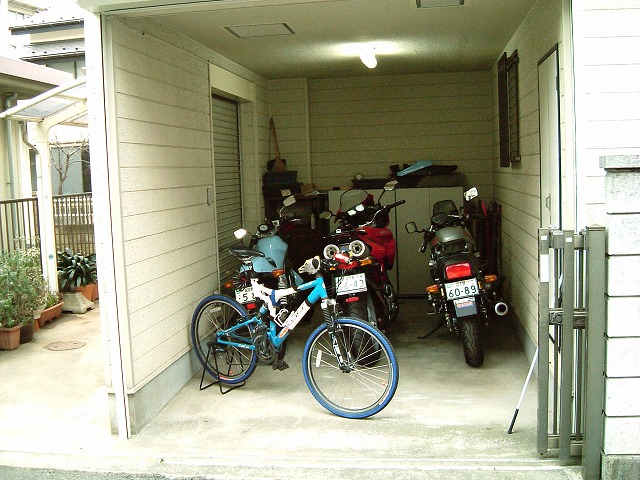 ���N�����Ă��΂��΃o�C�N�̃L�[���������ςȂ��ɂȂ��Ă��邱�Ƃ̓i�C�V���B