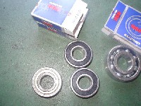 �����ɍs���Ă��ANSK��NTN�����u���Ă܂���B���{�̃x�A�����O�E�͂��̓�Ђɂقډǐ肳��Ă���݂����B