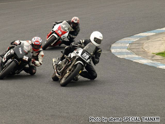 ���͂��̂Ƃ��̑��s���悪Youtube�ɏオ���Ă�񂾂��ǁA���̓�l�Ɣ�ׂ�ƁA�l�̓����͂܂�ŃX���[���[�V�����ł���