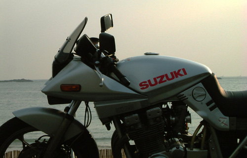 �ċx�݂̎v���o�B