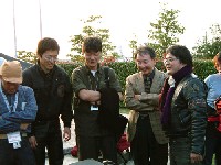 ������Ɩq����͂�Œk�΂���֐��g�̖ʁX�B