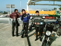 �J������������ƕK���K��������̂�HIN���B�q�b�v���C���Ɏ��M������炵���c�B�^�񒆂̃r�~���[�ȃ|�[�Y�͂����ނ���B�����������Ȃ�������KAT����B