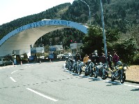 �u�N�ƈꏏ�ɋA�낤���ȁ[�B�v�ȂǂƘb���Ă���B 