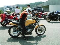 �����񎁂͕G�̉����������������������ł��B������Ƒ��肪��l�ɂȂ������ȁc�H