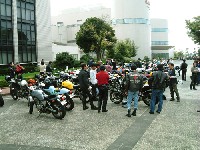 YCP�̑O�ɕs�l�C���Ԃ���W���B�i�͔̂���Ă��񂾂�B�j