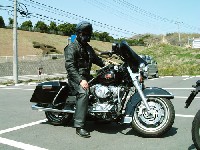 �w������l�����ւŁA���q�ƃ^���f���������Ĕ����������B�x�Ƃ̂��b�B