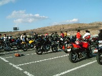 �������̒��ԏ�łЂƂ肫��k�΁B