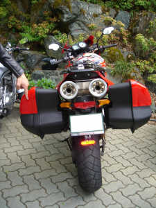 �����ʂ��Ă��A�g�̂͒ʂꂸ�B�������L�Ɠ����B