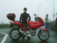 �ŋ߁A��ɂƍ��ɂ𕹔�������McCourt@�Ǘ��l�B���ŕ����l��HINHIN���B