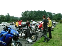 ����ł����葫��Ȃ��l�����B