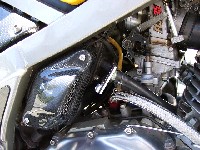 �y���g�C���č쓮�̗l�q���m�F������B�P�[�X�̕����ŁA���[�h�o���u���҂����蒣��t���Ă�B