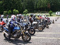 ���x�����Ƃɑ��s�g��������Ă���B���ڂ͎��̏㋉�҂����i�΁j