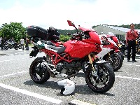 ���őu�₩�ȏ΂݂𕂂ׂĂ�����̂́A�̑�Ȃ�l���i�䔚�j�B�C�\���B