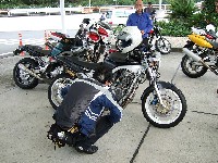 ���@�𒭂߂�I�[�i�[�̃|�[�Y�B