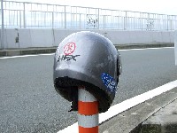 �u���[��Club@SRX�X�e�b�J�[�́A�ÎQ�̏؁B