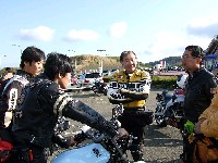 ������̌��t���Ђƌ�����Ƃ������R�炷�܂����^���ȕ\��̎Q���҂����i�΁j