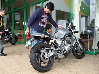 ���ƈꑧ�c�B