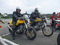 ���Ȃ݂ɁA���̃X�g���{�J���[�����݂̃P�j�[���ł��B�����ƃ}�O�b�𗚂����Ȃ��Ă邠���肪�j�N�C�B