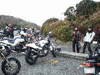 �J�����ɋC�Â��Ă����Ɛg�������A�U�~��B