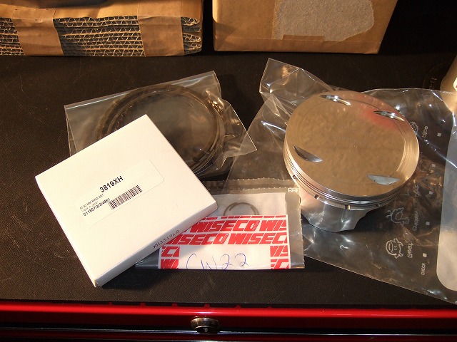 �҂��Ă���ԁA�s�X�g�����s�J�[���Ŗ����グ�܂����B