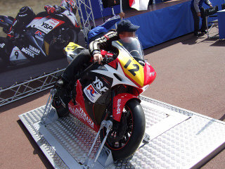 �{�l���l�^�ɂ���邱�Ƃ�\�z���Ă����悤������A�ǂ��Ƃ��悤�B