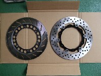 �f�B�X�N�͊ی��̂ق����A�u���[�L�W���_�[��U�������炢�Ƃ���Ă���B