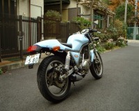 ���g�̓i�`�������ɕm����ԁB